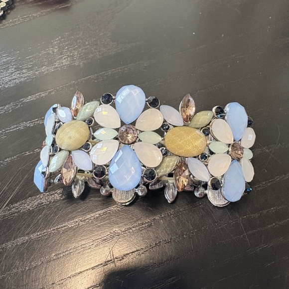 Jewelry - Chic Floral Bracelet